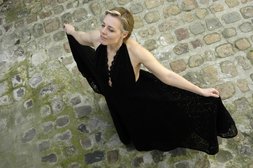 Mireille Delunsch, sopran i "Judinnan". Foto: AUDE BOISSAYE:STUDIO CUI CUI