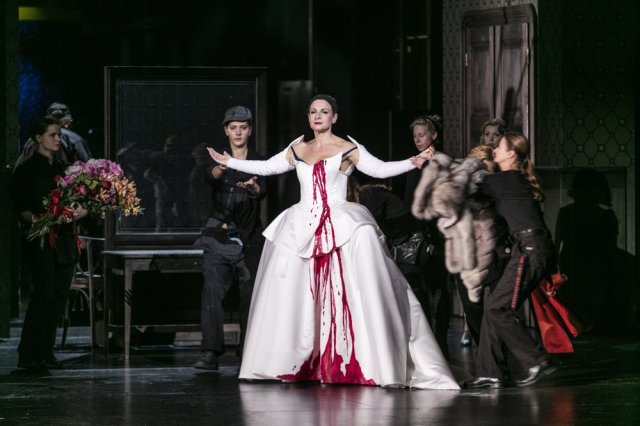 Annalena Persson som Emilia Marty i Fallet Makropulos, foto - Mats Bäcker